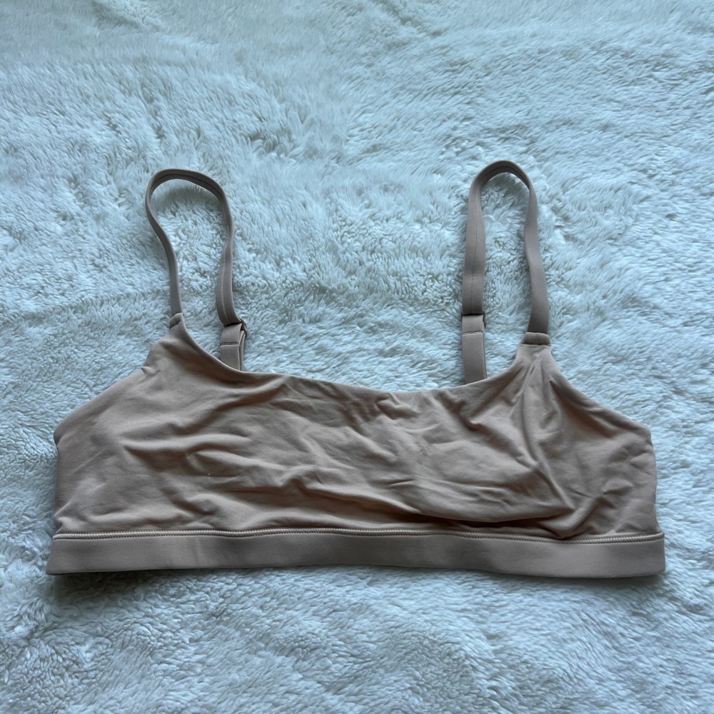 SKIMS Fits Everybody Scoop Bralette Clay Nude Size Medium BR-SCP-9182 NWOT